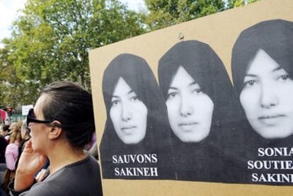 El rostro de Sakineh Ashtianí, junto al mensaje "Salvemos a Sakineh", comienza a inundar las calles de las más importantes ciudades europeas.