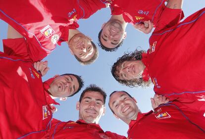 De derecha a izquierda, Puyol, Iniesta, Casillas , Villa, Alonso y Xavi durante la concentración de la selección española en el Mundial de Sudáfrica.