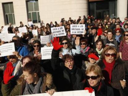 La defensa denuncia juicios paralelos mientras organiza el suyo propio en los medios de comunicación