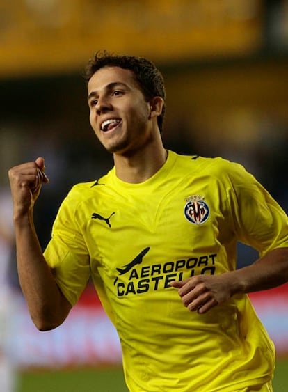 Nilmar celebra uno de sus dos goles.