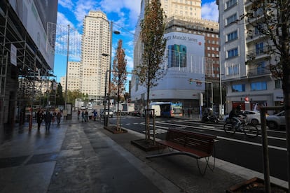 La Torre de Madrid, al fondo, en una imagen tomada desde la Gran Vía.