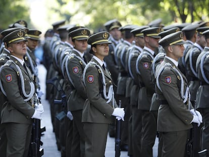 Desfile del Día de las Fuerzas Armadas presidido por los Reyes en Granada, a 3 de junio de 2023.