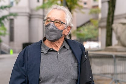 Robert De Niro arrives at the Manhattan courthouse in New York on October 30, 2023.