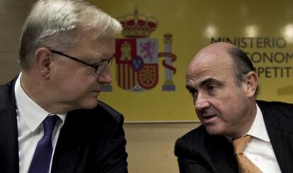 El vicepresidente econ&oacute;mico de la Comisi&oacute;n Europea, Olli Rehn, y el ministro de Econom&iacute;a, Luis de Guindos.