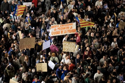 Manifestación en contra de la gestión por parte del Gobierno de la Generalitat Valenciana de las lluvias torrenciales y posteriores inundaciones provocadas por la dana, este sábado en Valencia.