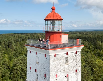 Faro de Kopu en la isla de Hiiumaa island Estonia