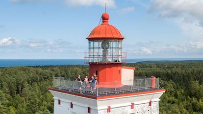 Faro de Kopu en la isla de Hiiumaa island Estonia