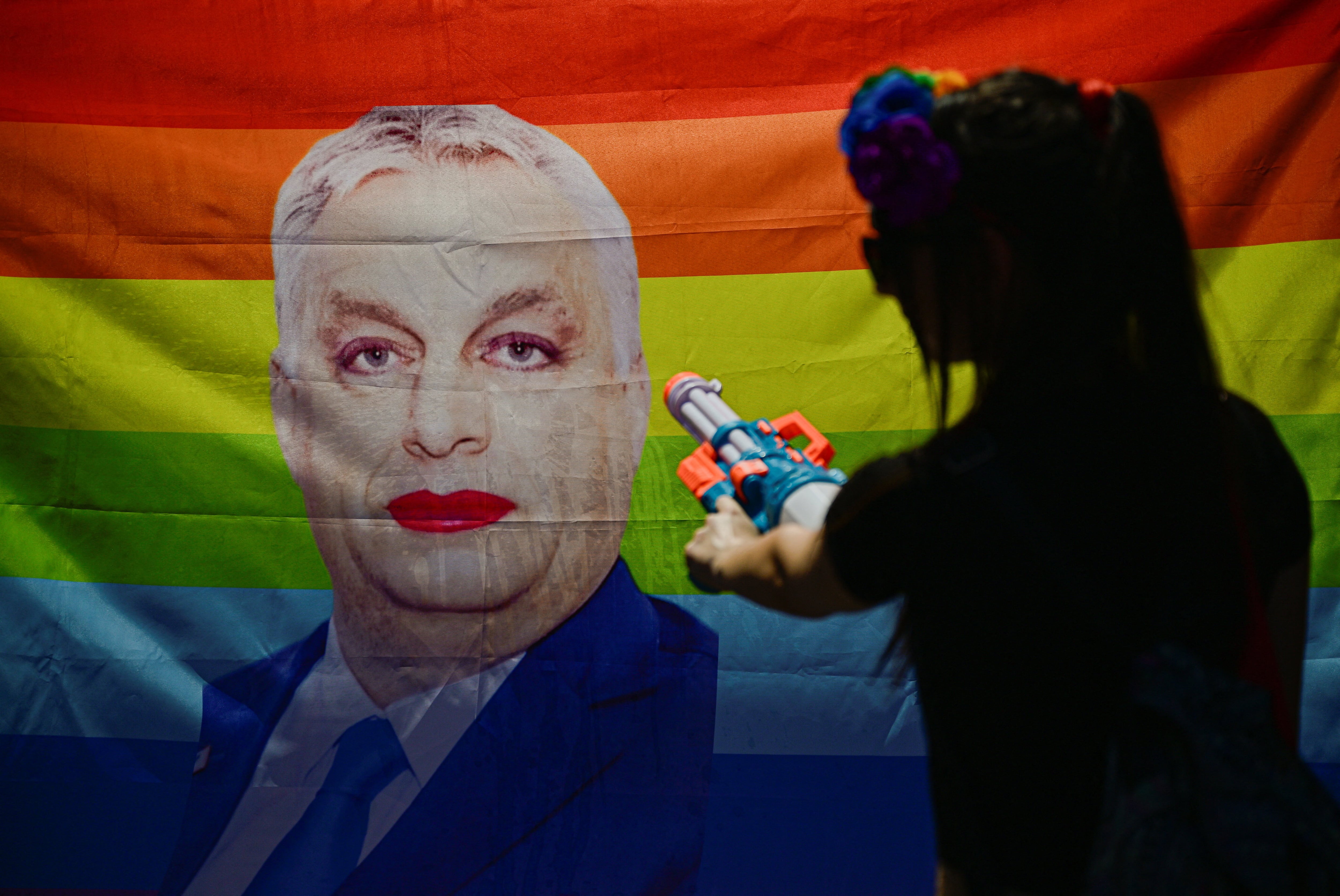 Budapest celebra su primer Orgullo tras la caída del ultra Orbán con una multitudinaria manifestación: “Hay más arcoíris, más alegría”