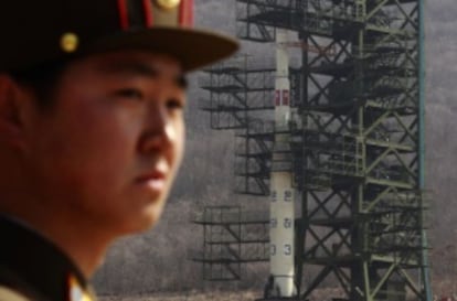 El cohete con el que Pyongyang planifica lanzó el viernes.