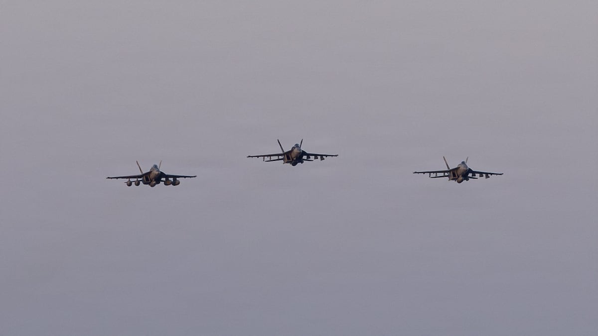 Three F/A-18E aircraft flew over the USS Abraham Lincoln on the 2nd in a support mission during the war with Iran, at an undisclosed location. Image released by the US Navy. REUTERS