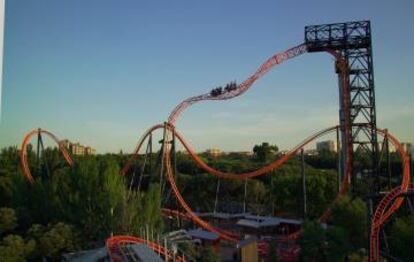 Abismo, montaña rusa del Parque de Atracciones de Madrid.