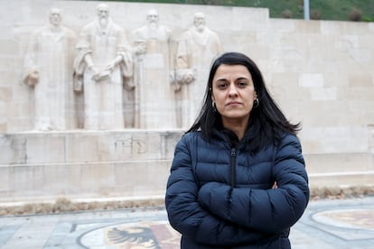 La exdiputada de la CUP Anna Gabriel posaba frente al monumento del Parque de los Bastiones en Ginebra (Suiza), el 21 de febrero de 2018.