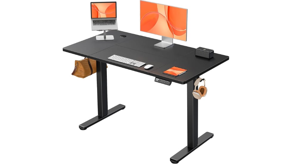 Escritorio elevable con diseño moderno.