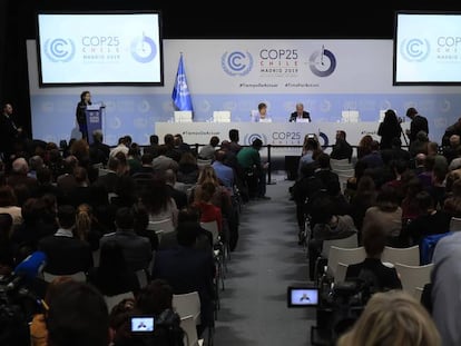 Ao fundo, o secretário-geral da ONU, António Guterres, e a responsável pela mudança climática da ONU, Patricia Espinosa, no domingo na COP25.