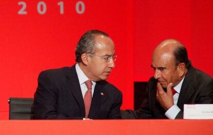 Felipe Calderón, a la izquierda, junto al presidente del Banco Santander, Emilio Botín, el pasado 31 de mayo.