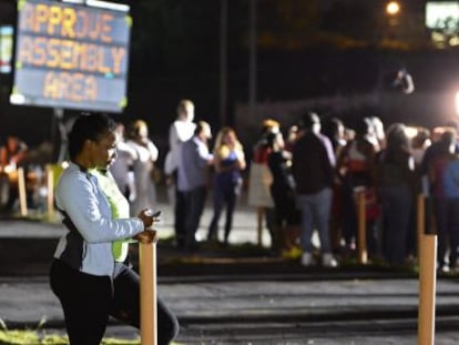 Manifestantes em Ferguson, na quarta à noite.