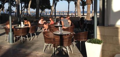 Terraza de la franquicia de yogures helados Llaollao en Mallorca.