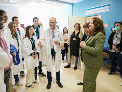 La Consejera Fátima Matute, en una visita en el Hospital Niño Jesús, donde conoció a los 15 participantes del programa KIDS.