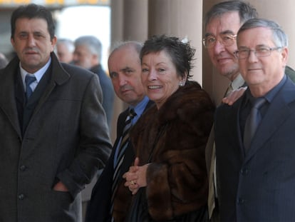 Miembros de la asociación ferrolana Asfedro, ayer en el teatro Jofre de Ferrol.