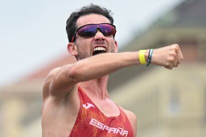 El atleta Álvaro Martín celebra su primer puesto tras cruzar la meta este sábado en Múnich.