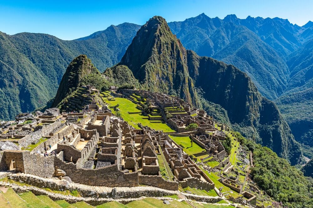 La antigua ciudad inca de Machu Picchu, a cuatro horas de Cusco, uno de los destinos a los que se puede volar desde Lima.