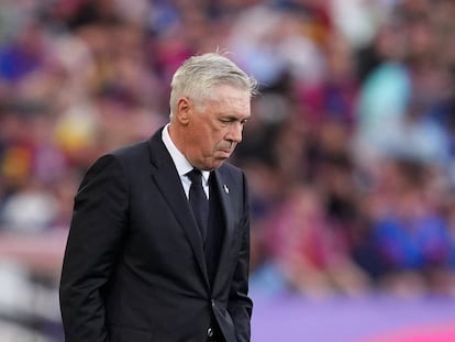 Carlo Ancelotti, durante el partido en Montjuïc.