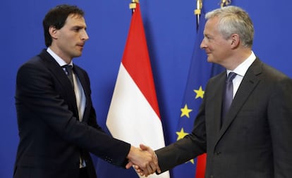 Los ministros de Finanzas de Holanda, Wopke Hoekstra, y de Francia, Bruno Le Maire