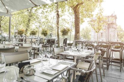 Terraza del restaurante Ramses, en la Plaza de la Independencia de Madrid.