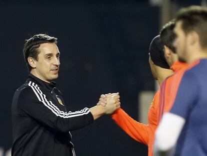 Gary Neville, durante un entrenamiento del Valencia.