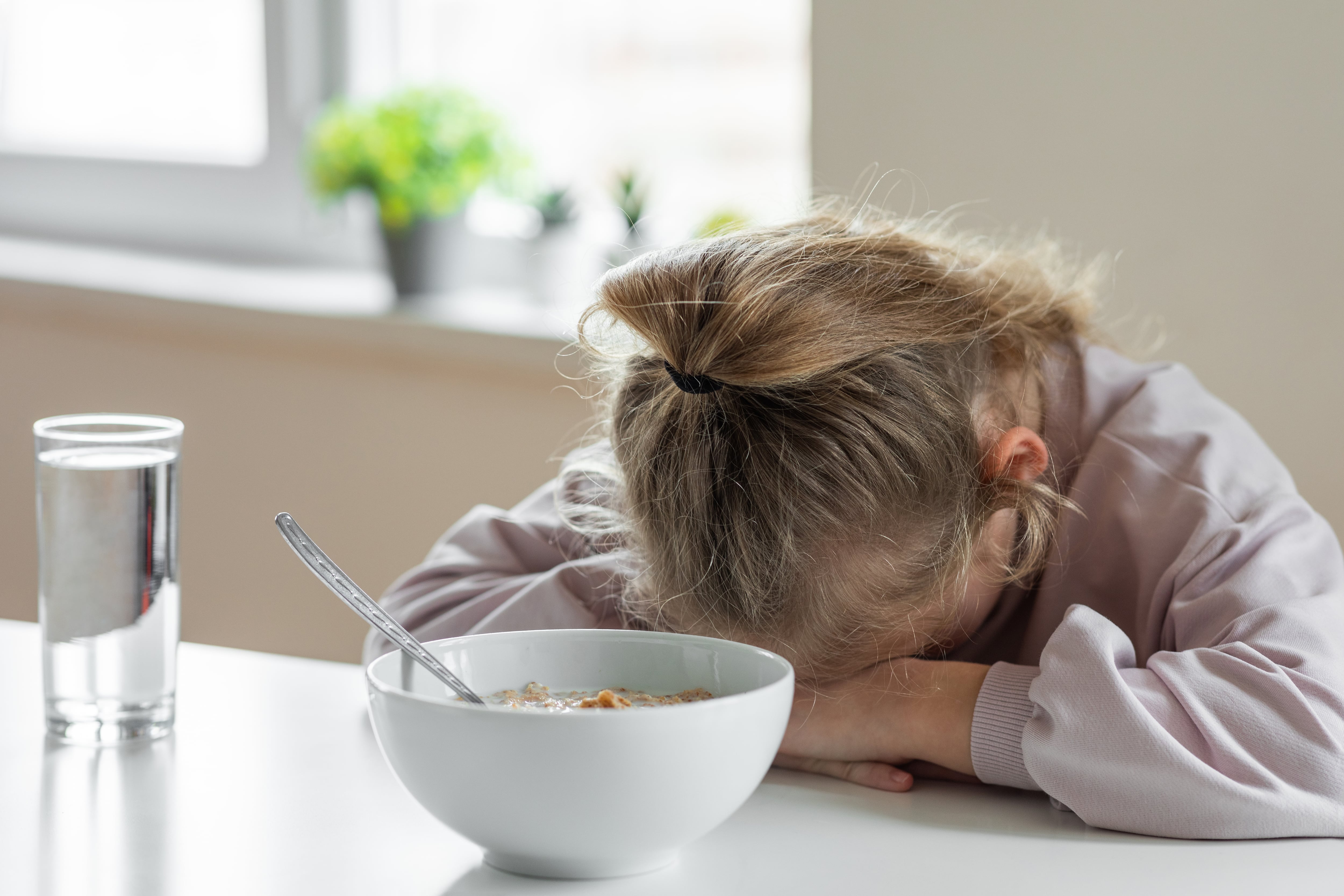 Cómo recuperar la rutina de sueño de los niños en septiembre y por qué acostarles antes no siempre funciona