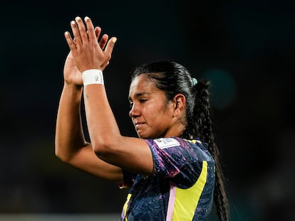 Daniela Arias, de Colombia, reacciona después de la derrota ante Inglaterra durante el partido de cuartos de final de la Copa Mundial Femenina, el 12 de agosto de 2023, en Sydney (Australia).