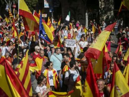 Los manifestantes afirman que ya no callarán y gritan en favor de que Puigdemont acabe en prisión