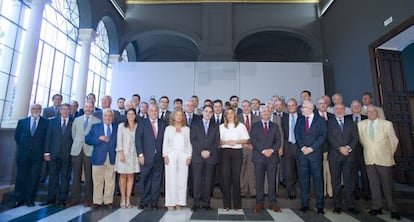 Foto de familia de la presidenta de la Junta con empresarios andaluces.