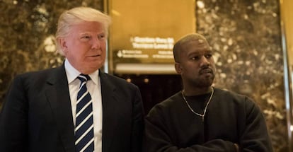 El presidente de Estados Unidos Donald Trump con el rapero Kanye West en la Torre Trump de Nueva York en diciembre de 2016.