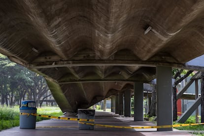 El derrumbe de un corredor en la Universidad Central de Venezuela (UCV), en Caracas.