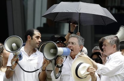 Uribe, en Medellín, durante la protesta.