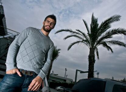 Piqué, ayer tras el entrenamiento del Barça.