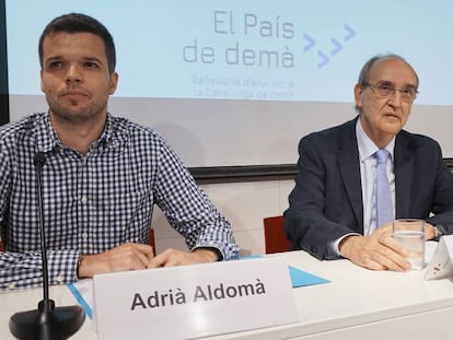 Antoni Garrell y Adrià Aldomà, en la presentación de la plataforma El País de mañana en el Colegio de Periodistas.