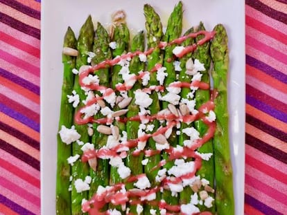 Espárragos a la plancha con queso de cabra
y vinagreta de fresas