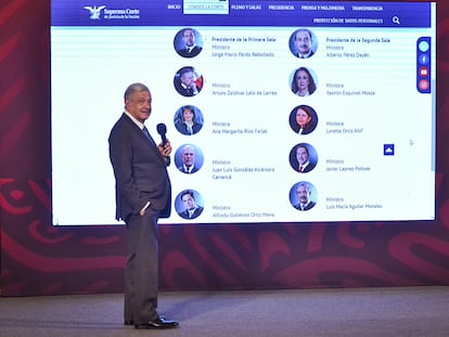 Andrés Manuel López Obrador habla sobre los ministros de la SCJN durante una de sus conferencias matutinas.