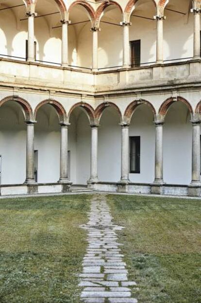 El patio de la Universidad de Mil&aacute;n. All&iacute; desfil&oacute; en junio la segunda colecci&oacute;n de Ermenegildo Zegna Couture por Sartori. 