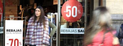 Imagen de comercios durante la campa&ntilde;a de rebajas en Bilbao. EFE