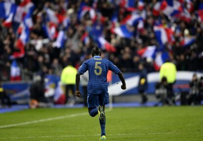 Sakho celebra el primer gol de Francia.