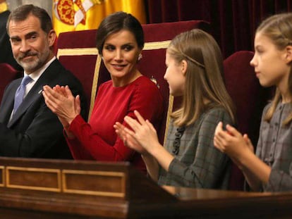 Los Reyes y sus dos hijas, en el aniversario de la Constitución.