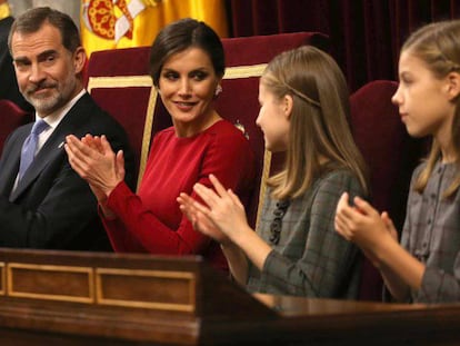 Los Reyes y sus dos hijas, en el aniversario de la Constitución.