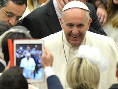 El papa Francisco, durante su audiencia general en el Vaticano, ayer.