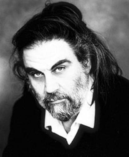 Vangelis, en una imagen de promoción, a finales de los noventa.