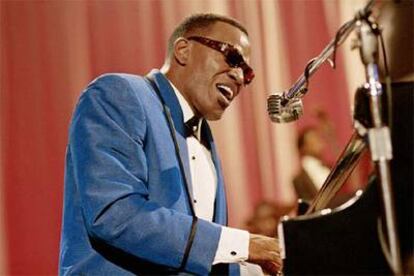 El actor Jamie Foxx, en el papel de Ray Charles que le valió un Oscar a la mejor interpretación.