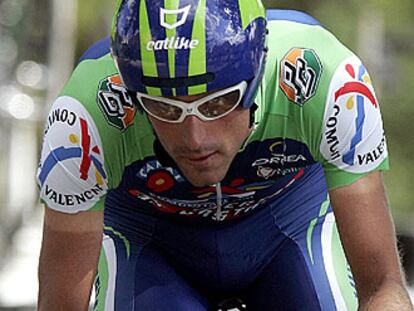 El corredor del Comunidad Valenciana Rubén Plaza, durante la 20ª etapa de la Vuelta España 2005.