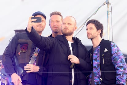 De izquierda a derecha, Jonny Buckland (guitarra), Chris Martin (voz) , Will Champion (batería) y Guy Berryman (bajo), en Londres, en mayo de 2021, en los Brit Awards.   